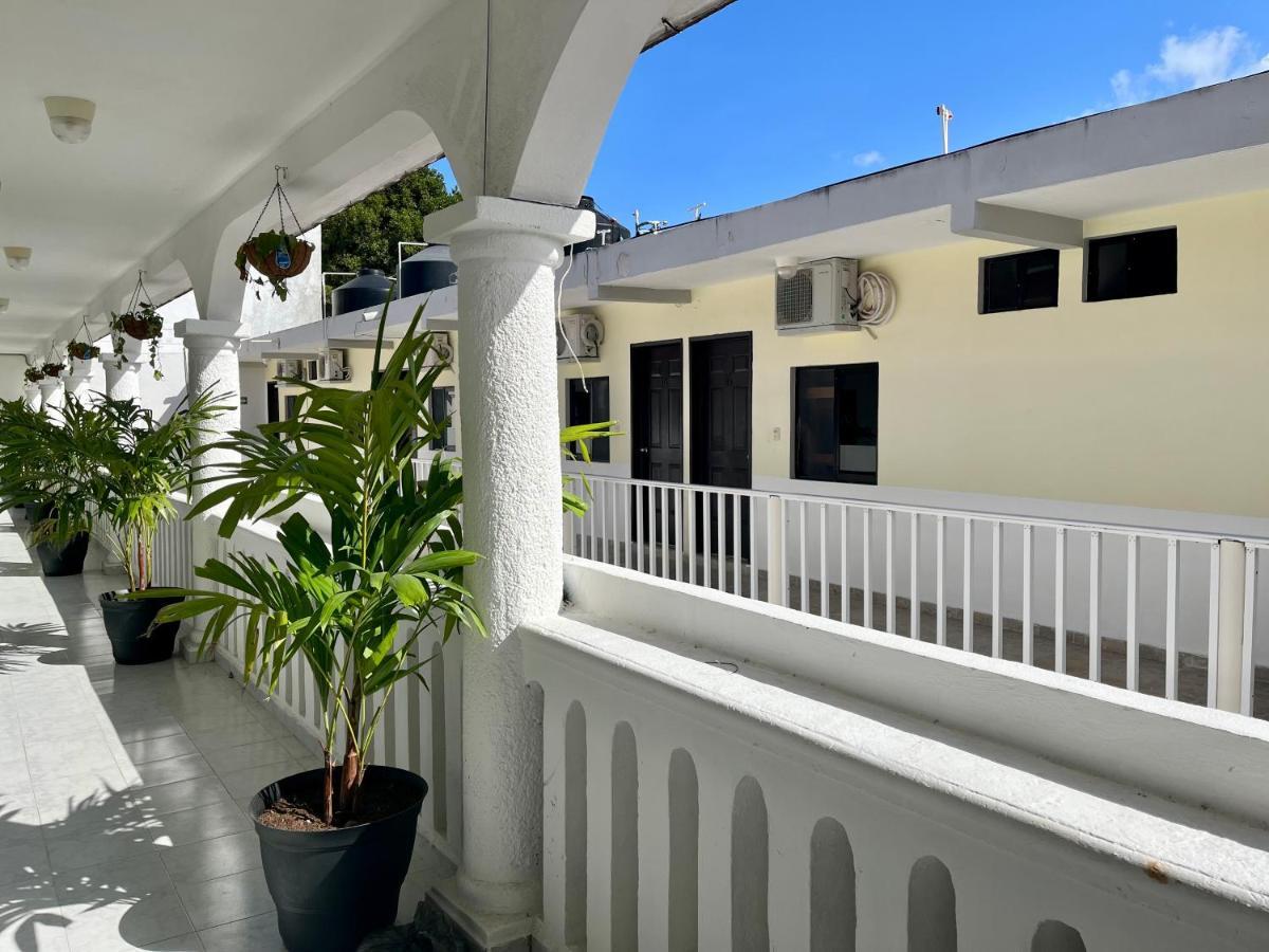 Hotel Balam Playa - 15Th Ave Playa del Carmen Zewnętrze zdjęcie The veranda of the National Museum of the Marshall Islands