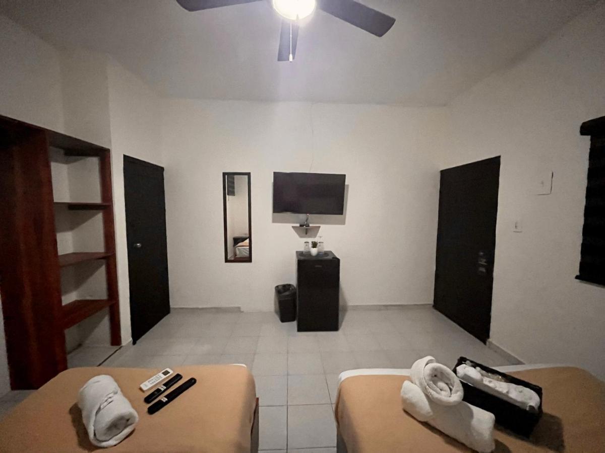 Hotel Balam Playa - 15Th Ave Playa del Carmen Zewnętrze zdjęcie A room at the hotel