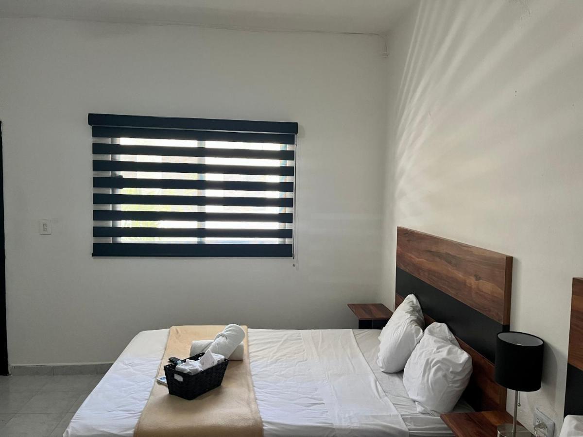 Hotel Balam Playa - 15Th Ave Playa del Carmen Zewnętrze zdjęcie Zebra roller blinds