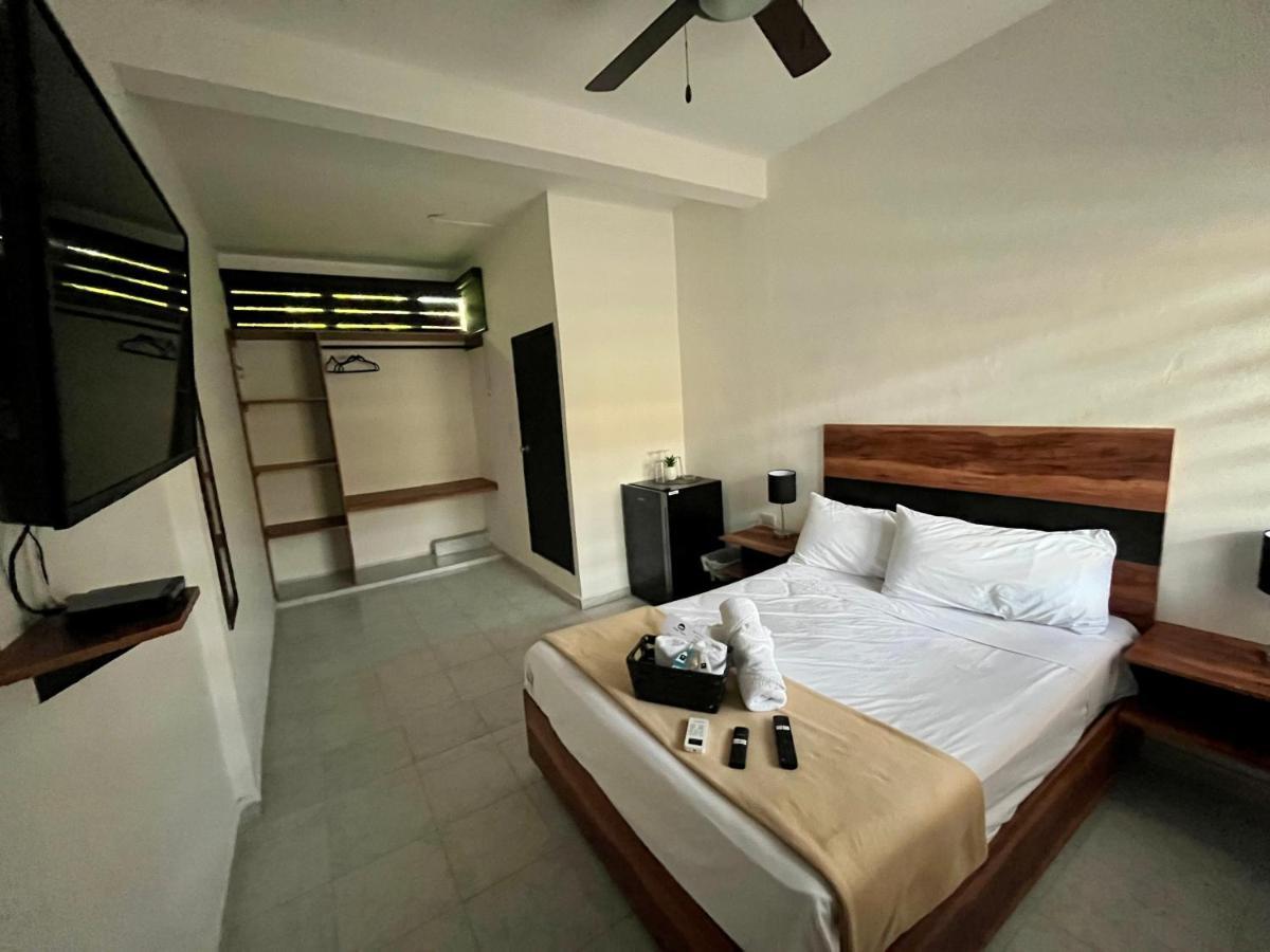 Hotel Balam Playa - 15Th Ave Playa del Carmen Zewnętrze zdjęcie A room at the hotel