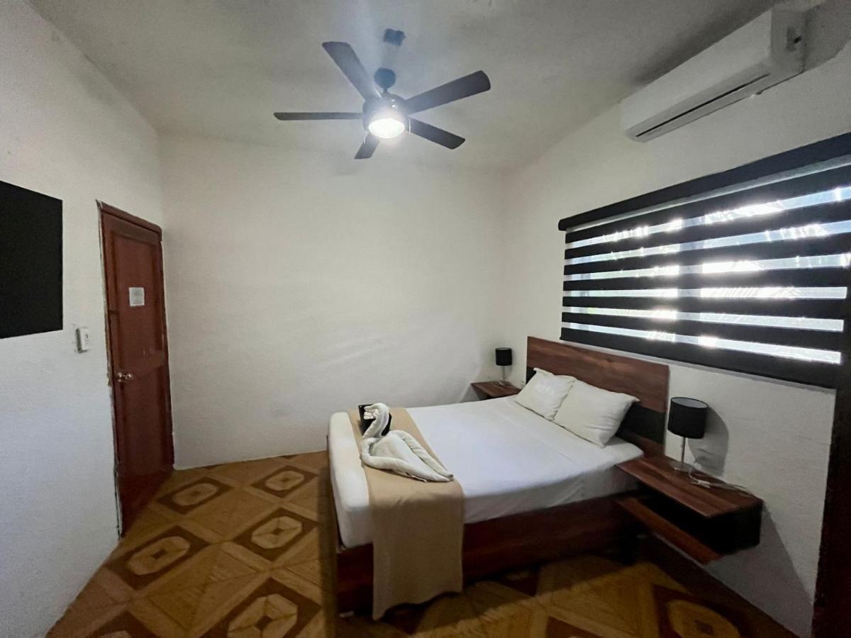 Hotel Balam Playa - 15Th Ave Playa del Carmen Zewnętrze zdjęcie A bedroom in a hotel